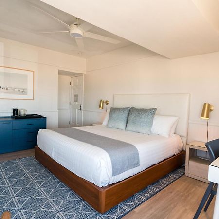Newport Beach Hotel Экстерьер фото