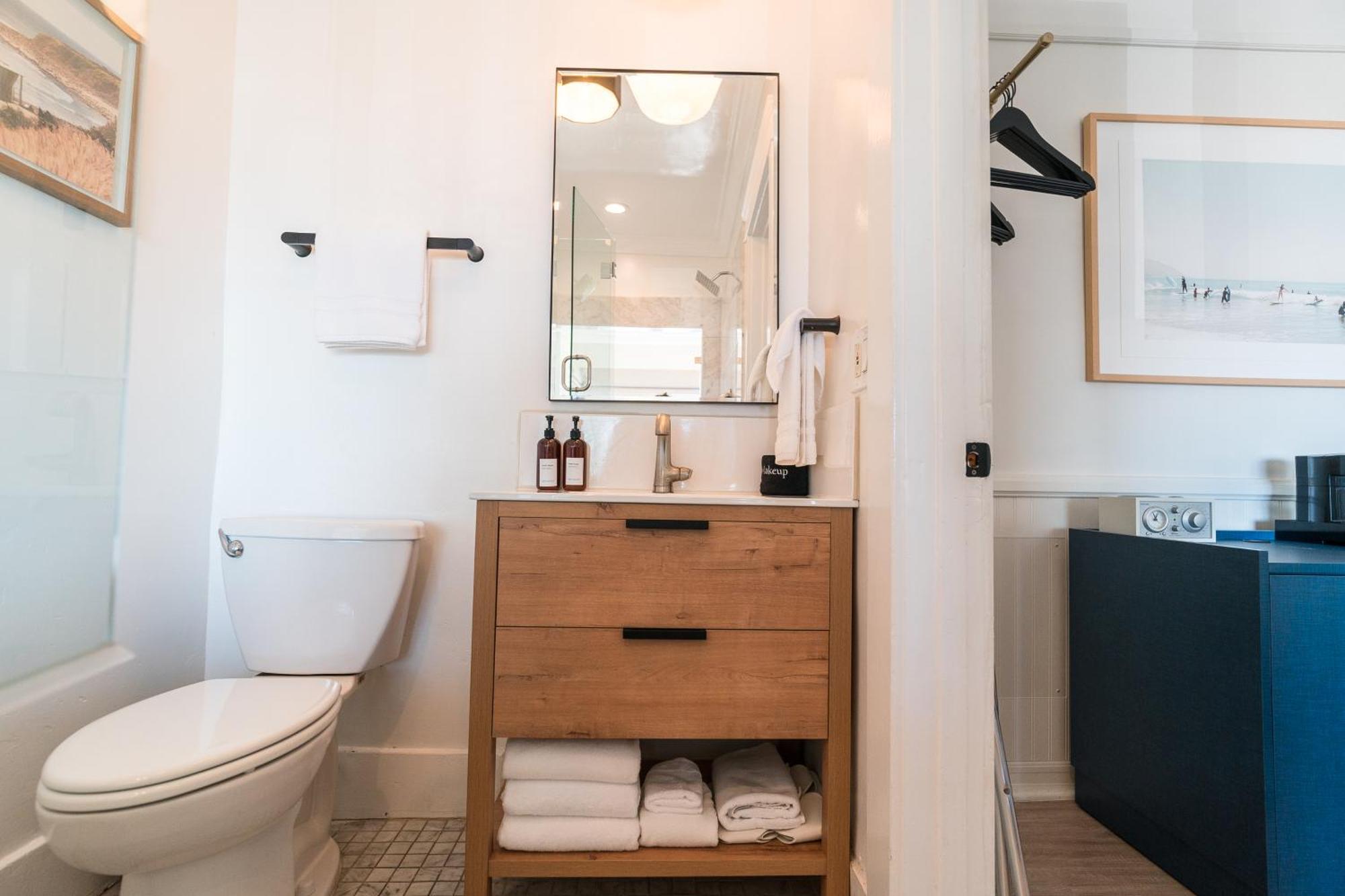 Newport Beach Hotel Экстерьер фото