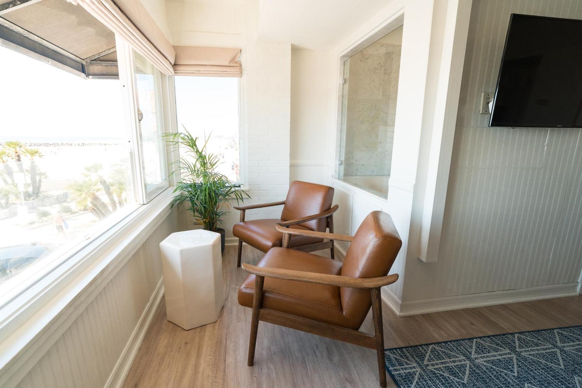Newport Beach Hotel Экстерьер фото
