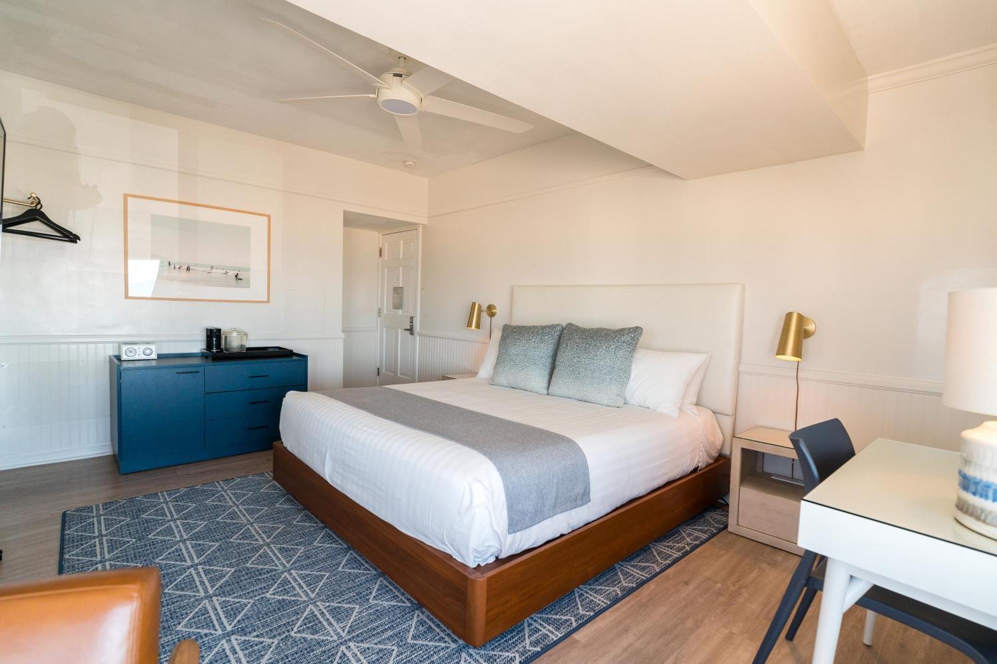 Newport Beach Hotel Экстерьер фото