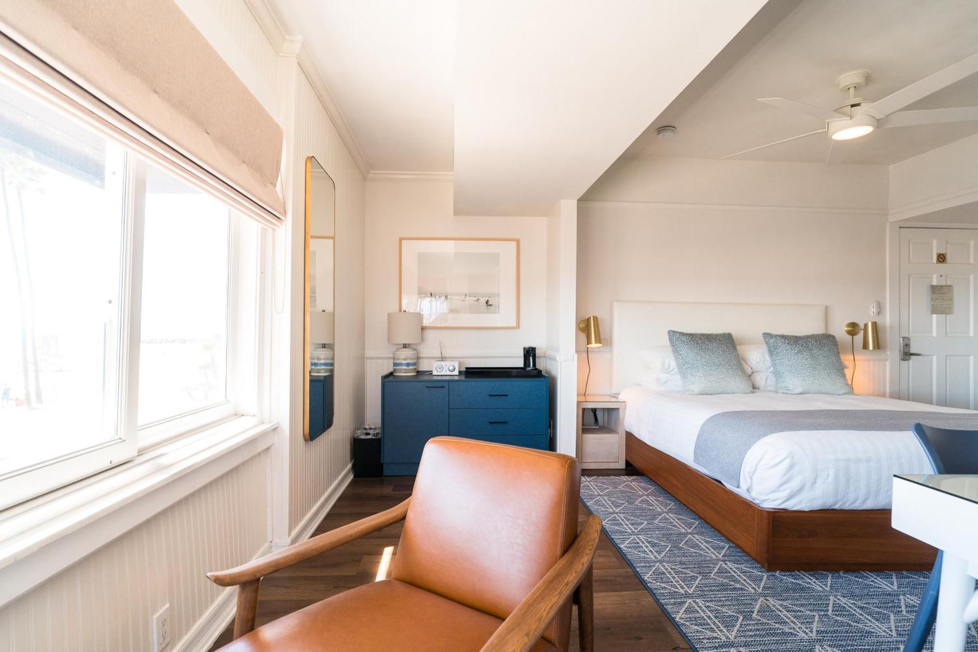 Newport Beach Hotel Экстерьер фото