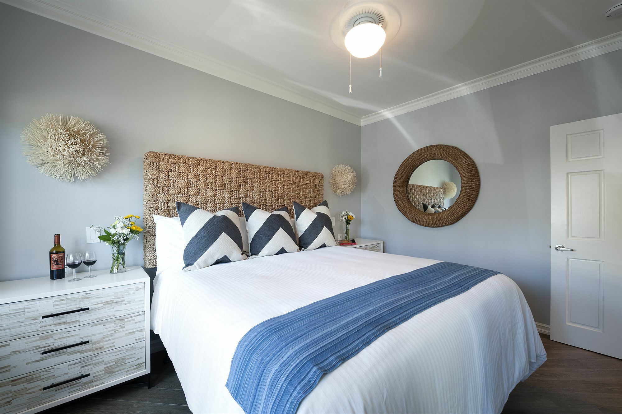 Newport Beach Hotel Экстерьер фото