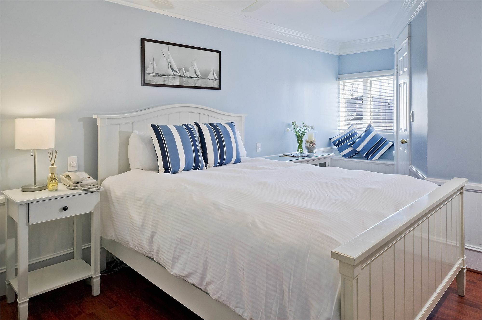 Newport Beach Hotel Экстерьер фото