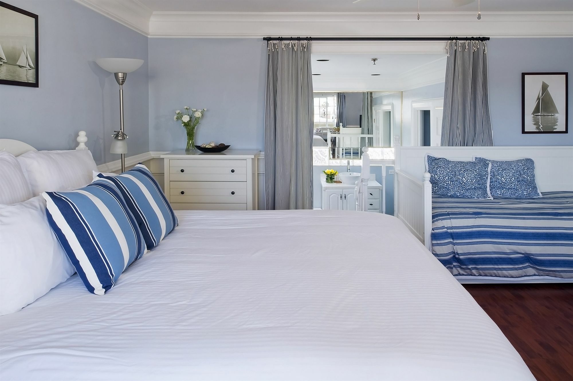 Newport Beach Hotel Экстерьер фото